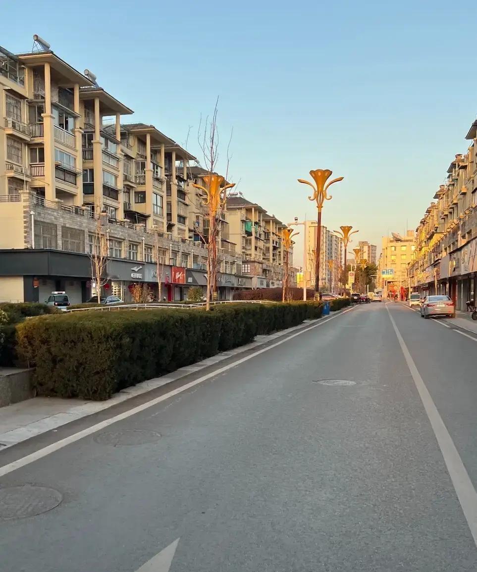 抖音上有人喊“干脆别过年了”，视频里小伙把春节账单甩出来：两个月工资九千八，回家