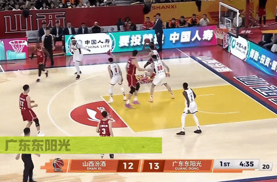 中国篮协官宣:王少杰使肘凿迪亚洛后背属于违体犯规，当值裁判回看视频给技术犯规是错