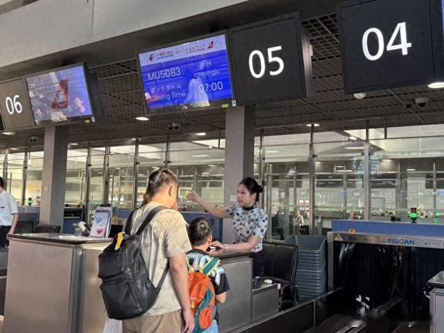 7月30日，东航MU5083从上海浦东起飞前往韩国清州，这条航线正式复航。航班号