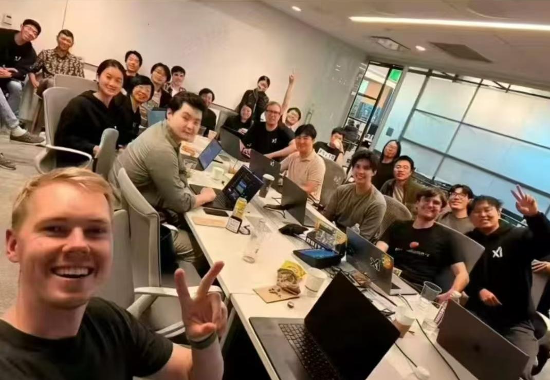 中国人打败中国人！马斯克的Grok4团队将最后一个百人小哥给开了，然后现在团队里