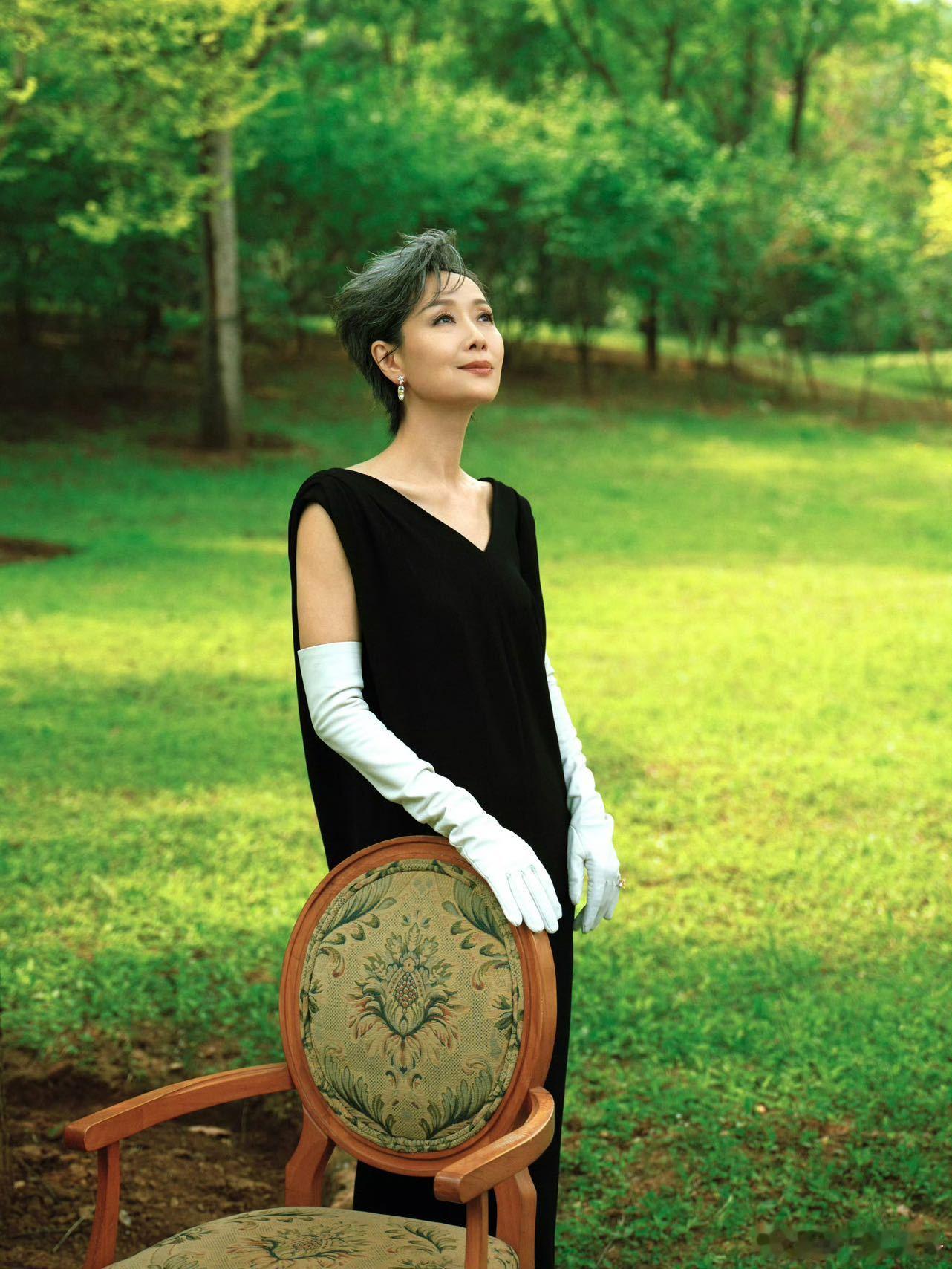 叶童晒与李宇春合照 叶童晒合照在线疑惑撞脸，看似调侃实则后面全是夸夸！两位气质女