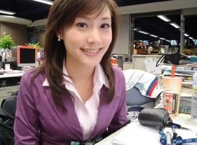 记住这个叫“黄雅诗”的台湾省记者：“我不是中国人，我来自台湾，我不喜欢被称呼为中