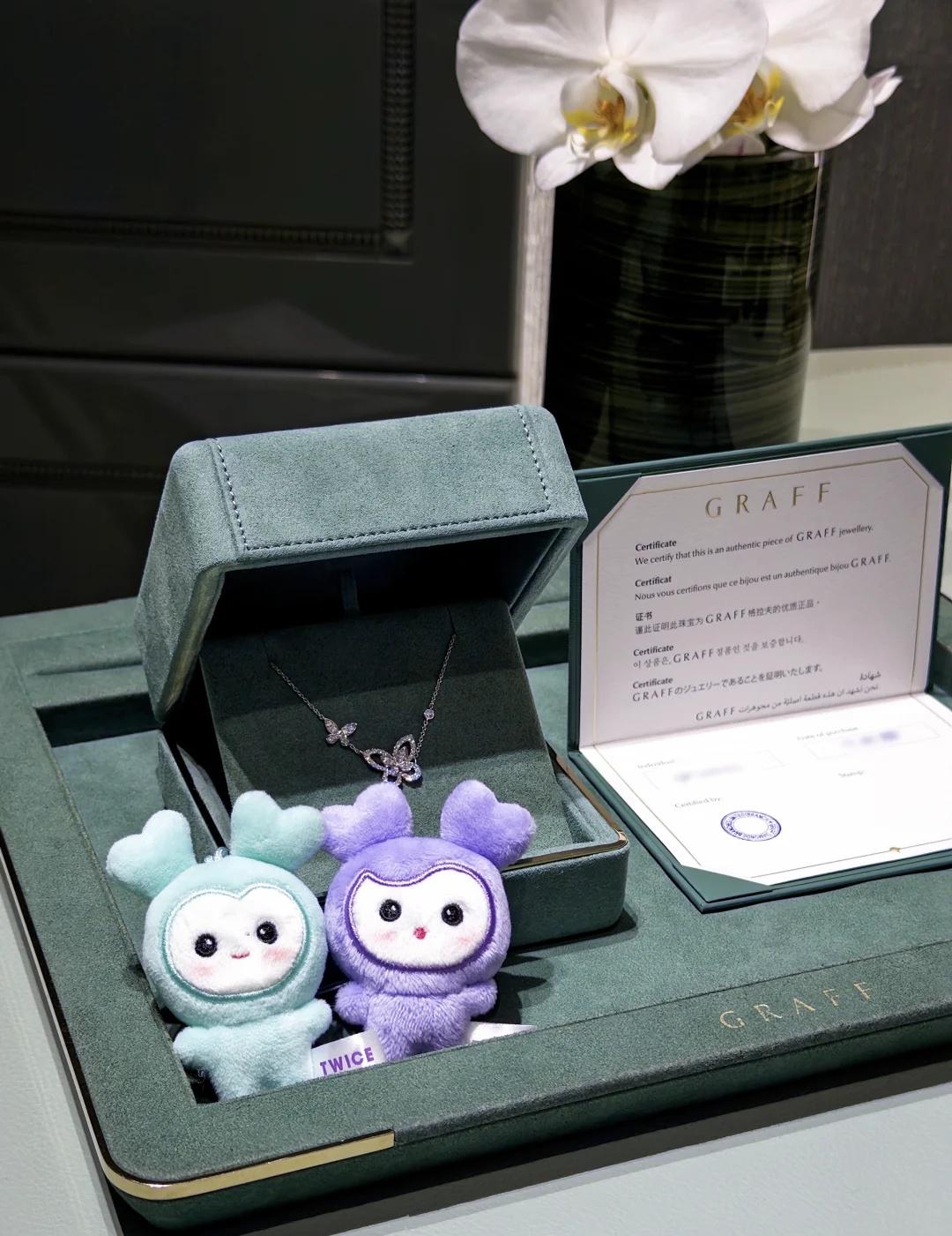 savely吵着要买妈妈的代言
孩子想要只能满足了😗
其实是去看安可的时候买的