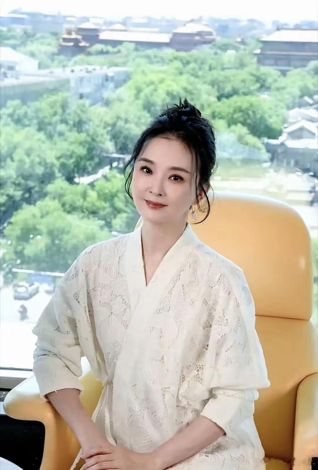 王艳晒19岁儿子健身照！！球球不仅帅气不少，身材线条还很斯哈[污][污]六块腹肌