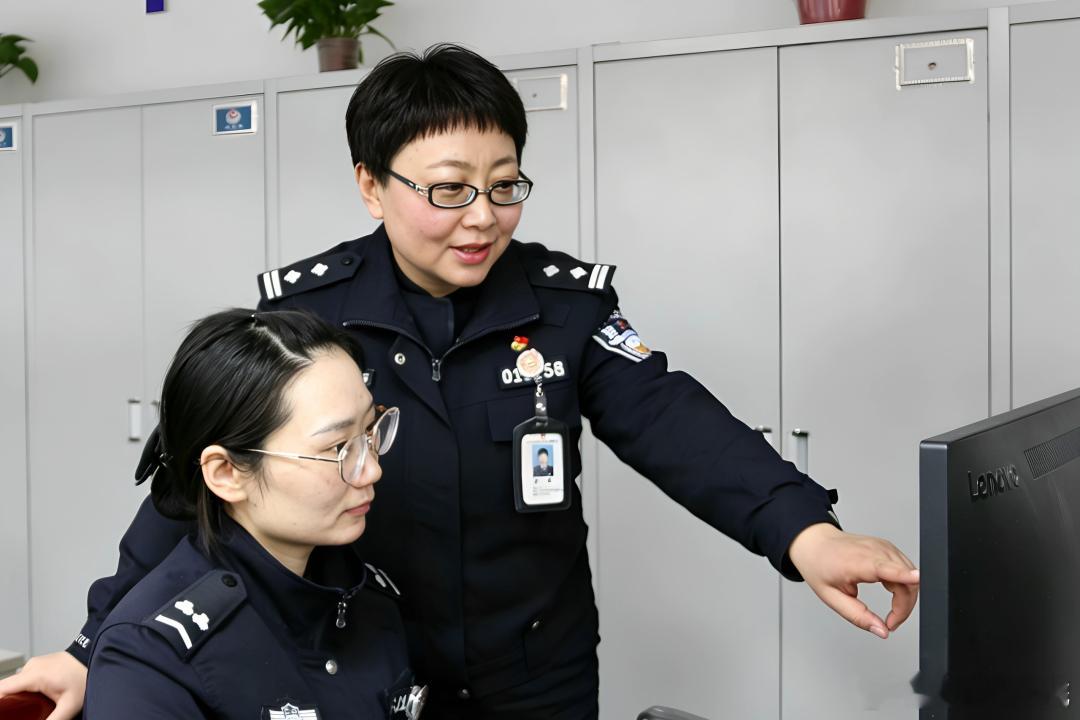三代交警薪火相传守护金城平安 【八零中坚勇挑重担 实干攻坚护畅通】作为警营中坚力