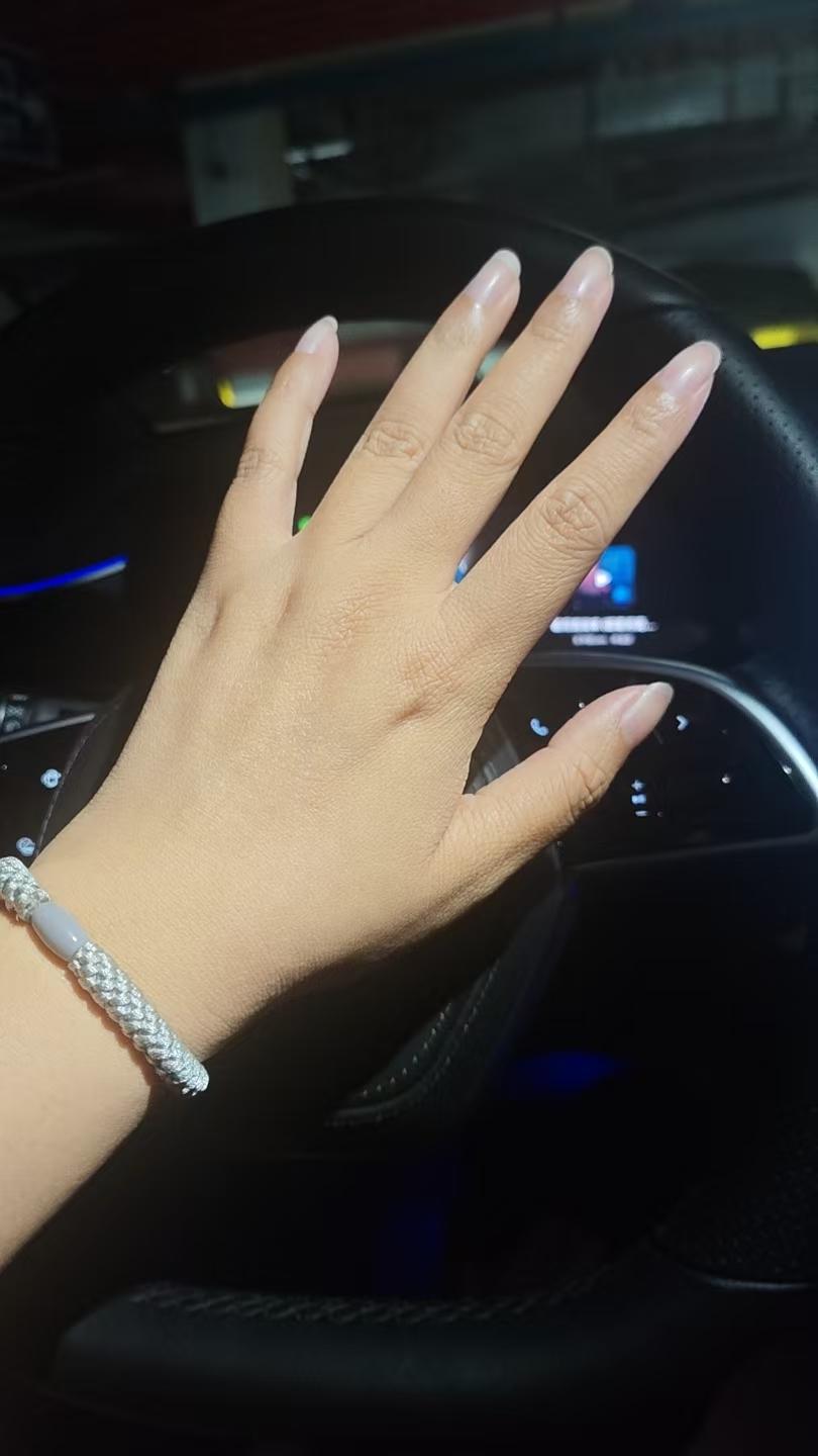 看这手，多大岁数了