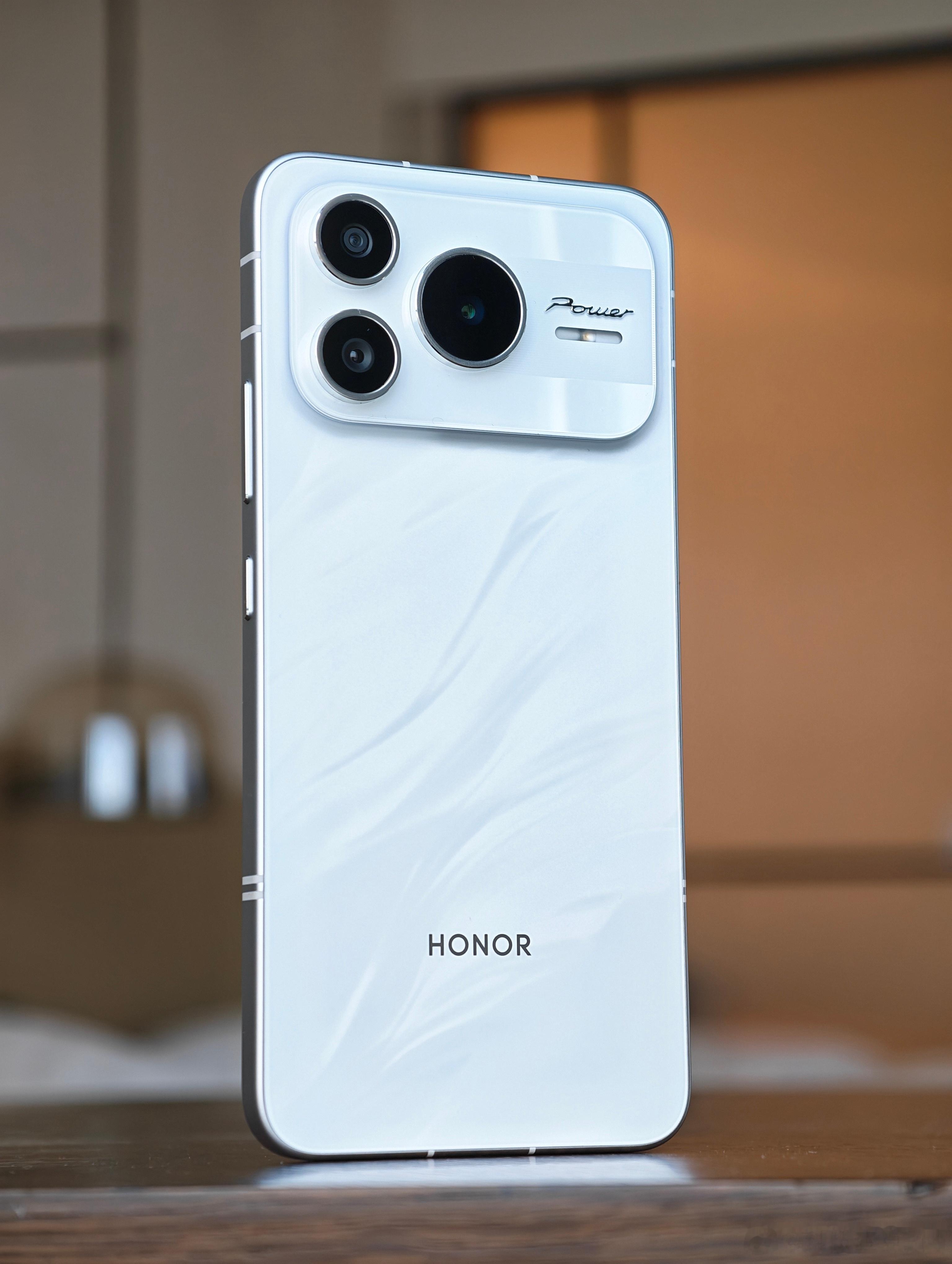 前几天刚拿到荣耀Power2的时候，一时间没太适应，因为相比一代的提升真的是太大