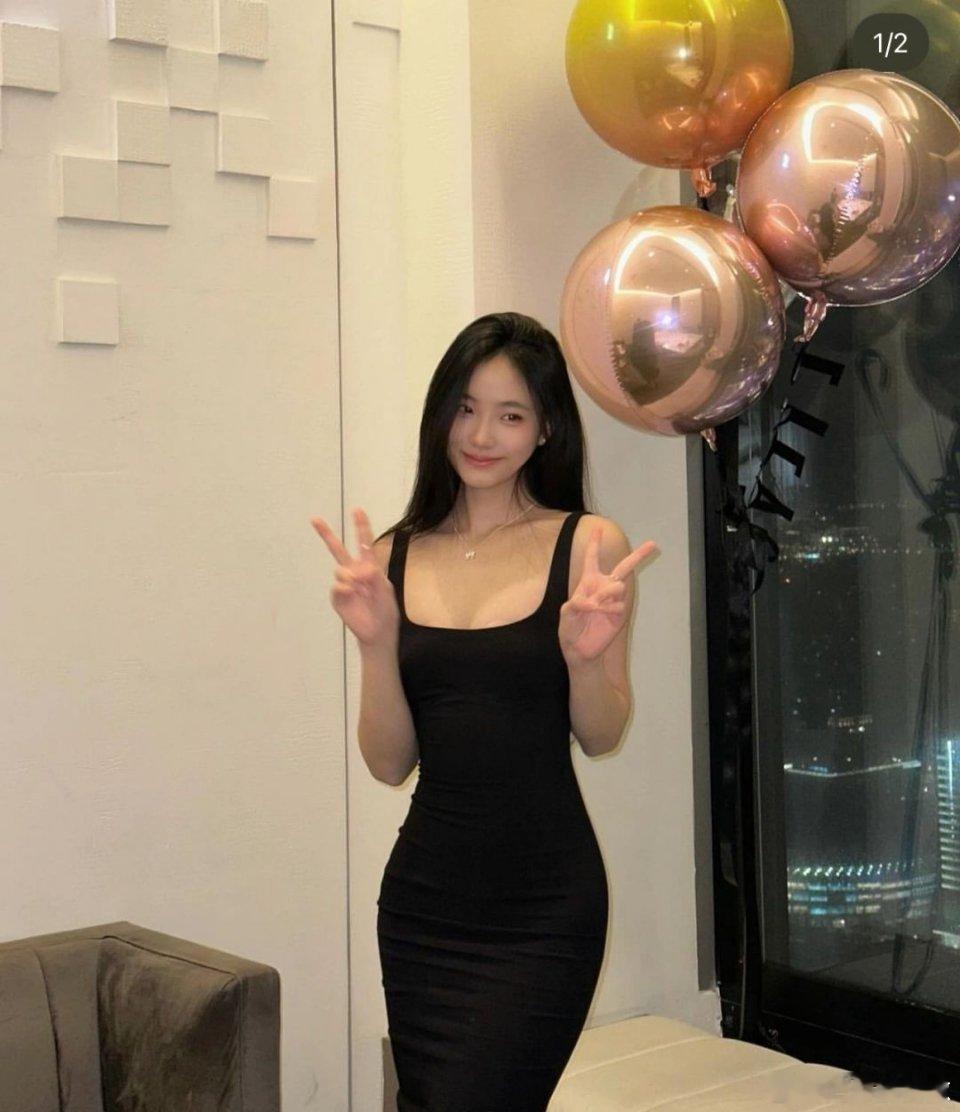#小S二女儿Lily16岁身材#16岁颜值打扮有自己喜欢风格，平时也很注重身材管