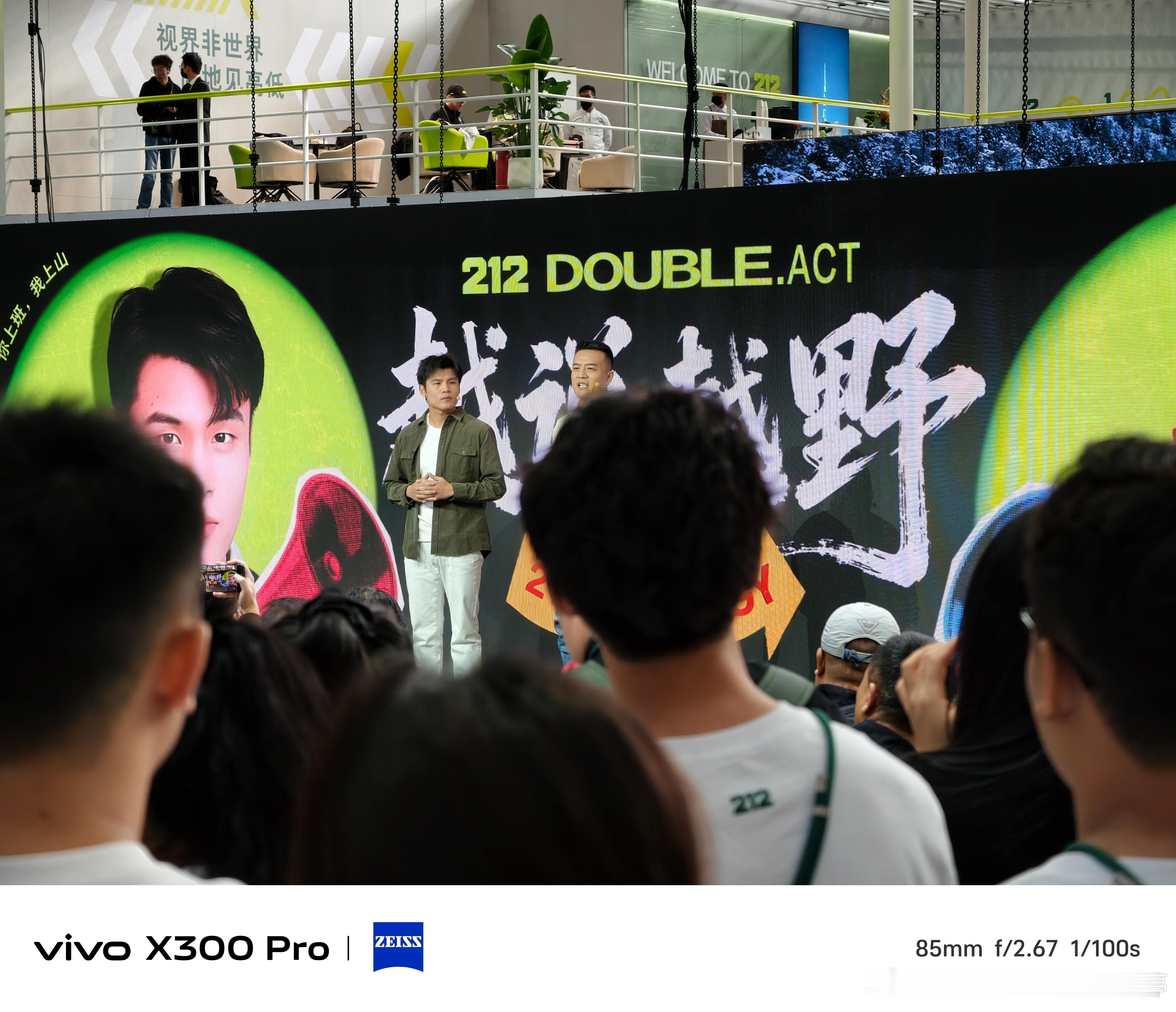 难得的不聚气的大场子，梗都爆了，还得是何冠军   