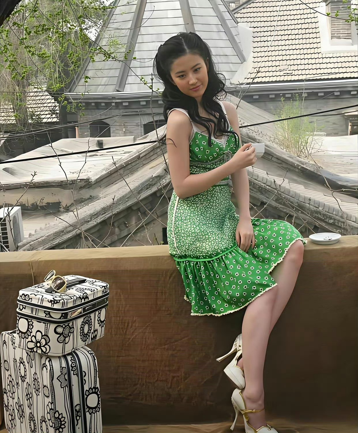 刘亦菲20岁时的生图，那时候没有美颜滤镜，看起来没有现在惊艳 