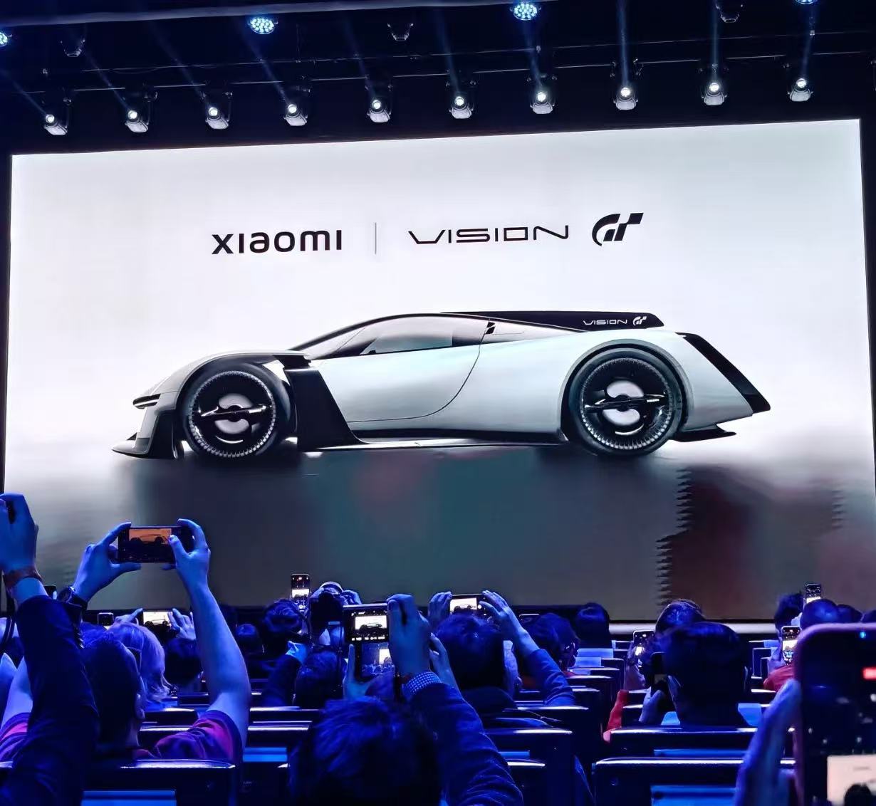小米超跑概念车公布，只会出现在《GT赛车》游戏中，现实不会量产。 