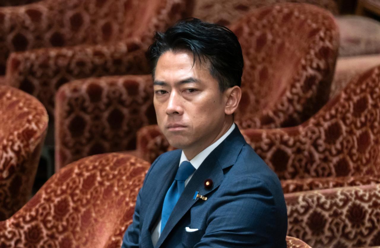 当着20多国的面，日本防相求帮忙，特朗普装没听见，继续对华让步
 
继财政大臣片