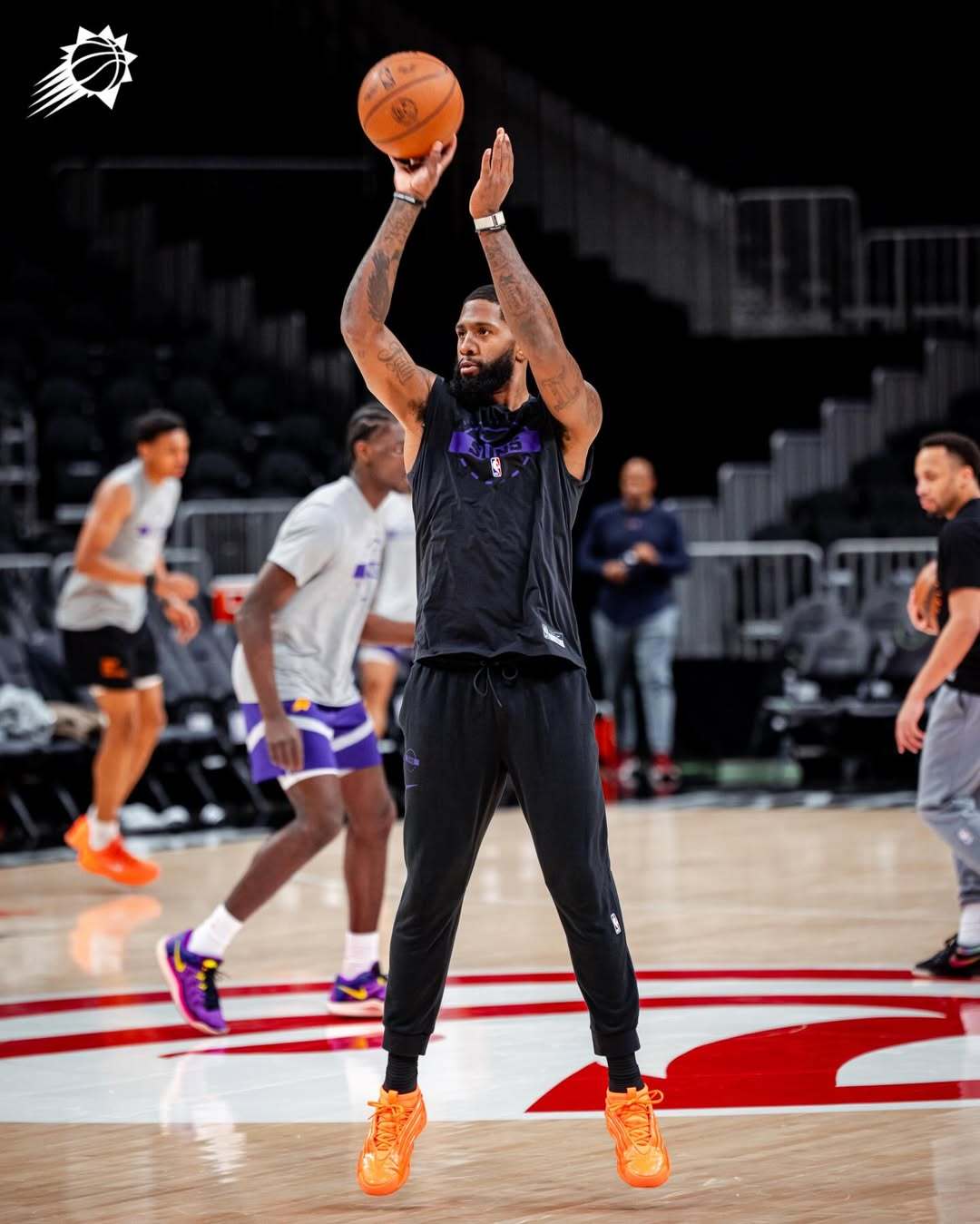 晚睡的朋友先看训练照 😄 当然也得要早起看球🫵菲尼克斯太阳 | 太阳vs老鹰