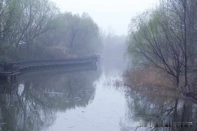 看到“一桥烟雨春江醉”这个上联，瞬间就有画面感了，一座桥在如烟似雾的雨中，让春江