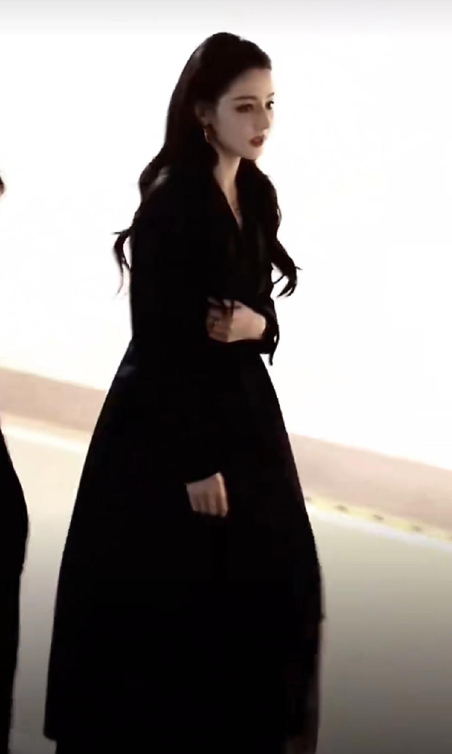 3月5日，迪丽热巴被证实已经安全回国，在迪拜滞留了四天，从陆路辗转到马来西亚才安