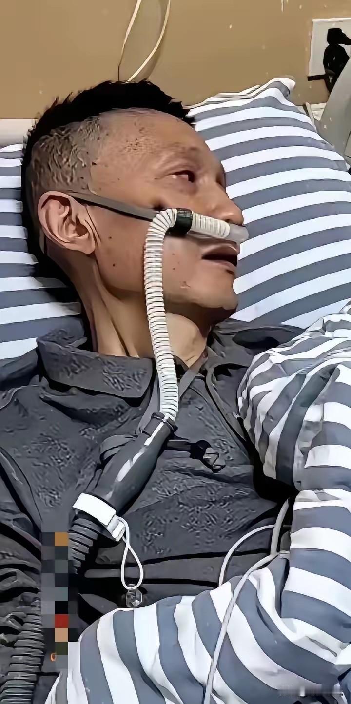 泪奔，男子患重病快不行了，突然给妻子说：我害怕火化，火化时让不让穿衣服啊！我害怕