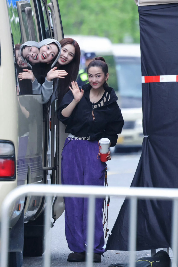 者来女发长文告别乘风2026 被者来女细腻的文字打动，乘风收官晒姐姐合照写下长篇