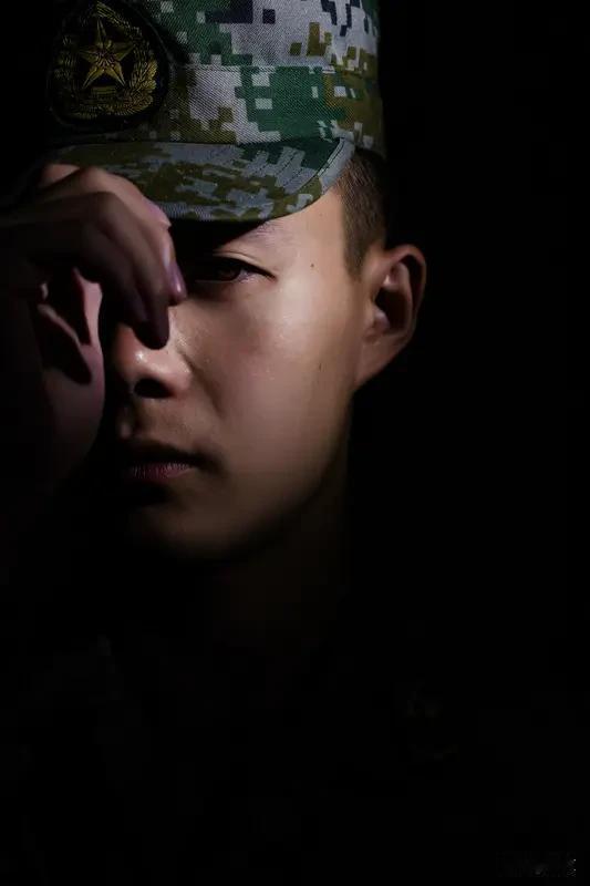 如果爆发战争，我会毫不犹豫、义无反顾地选择参军。国家宛如我们无比温暖的大家庭，和