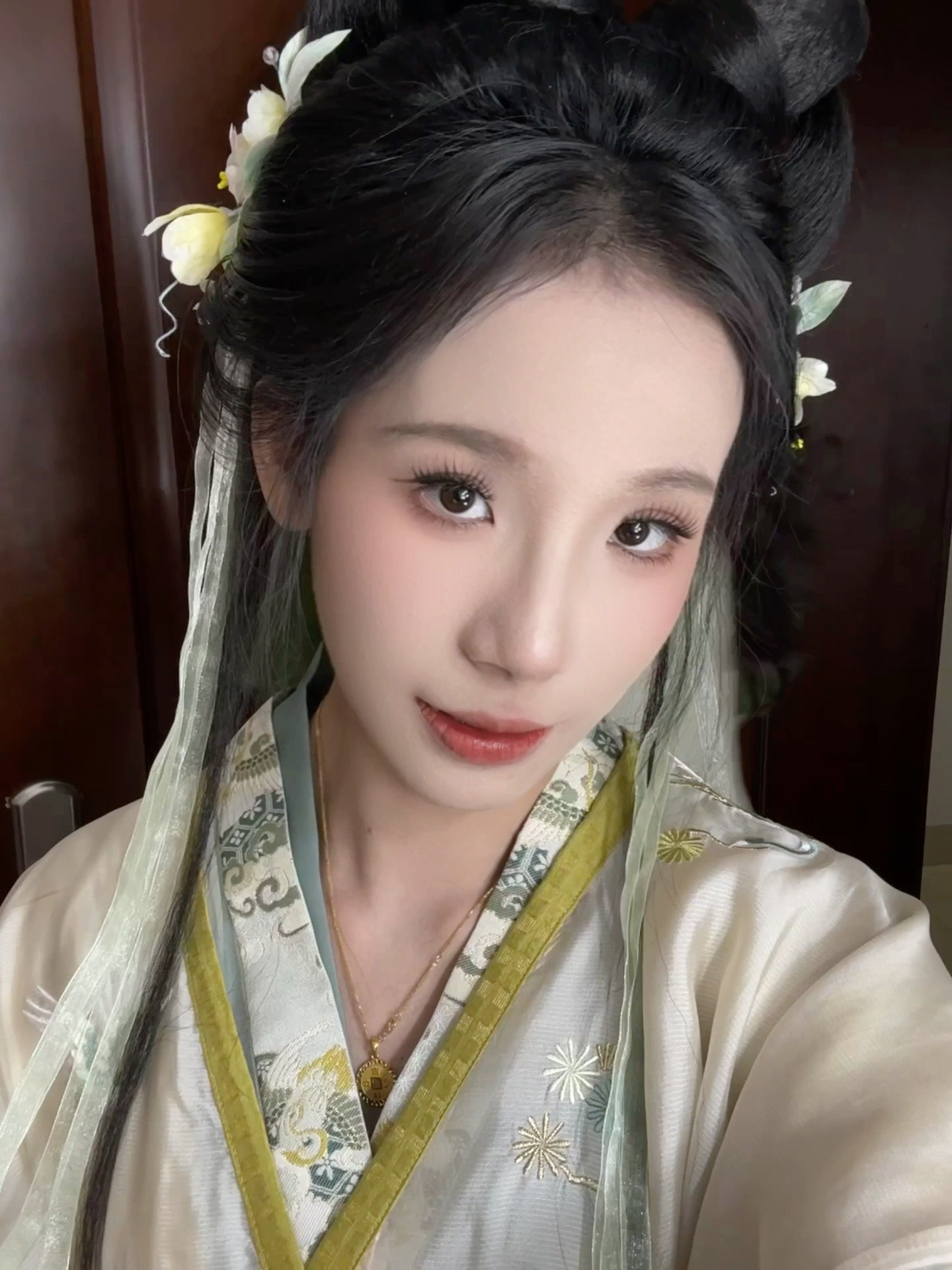 中午好，最近都是拍汉服汉服汉服！请问我还能继续拍车吗哈哈哈日常分享汉服