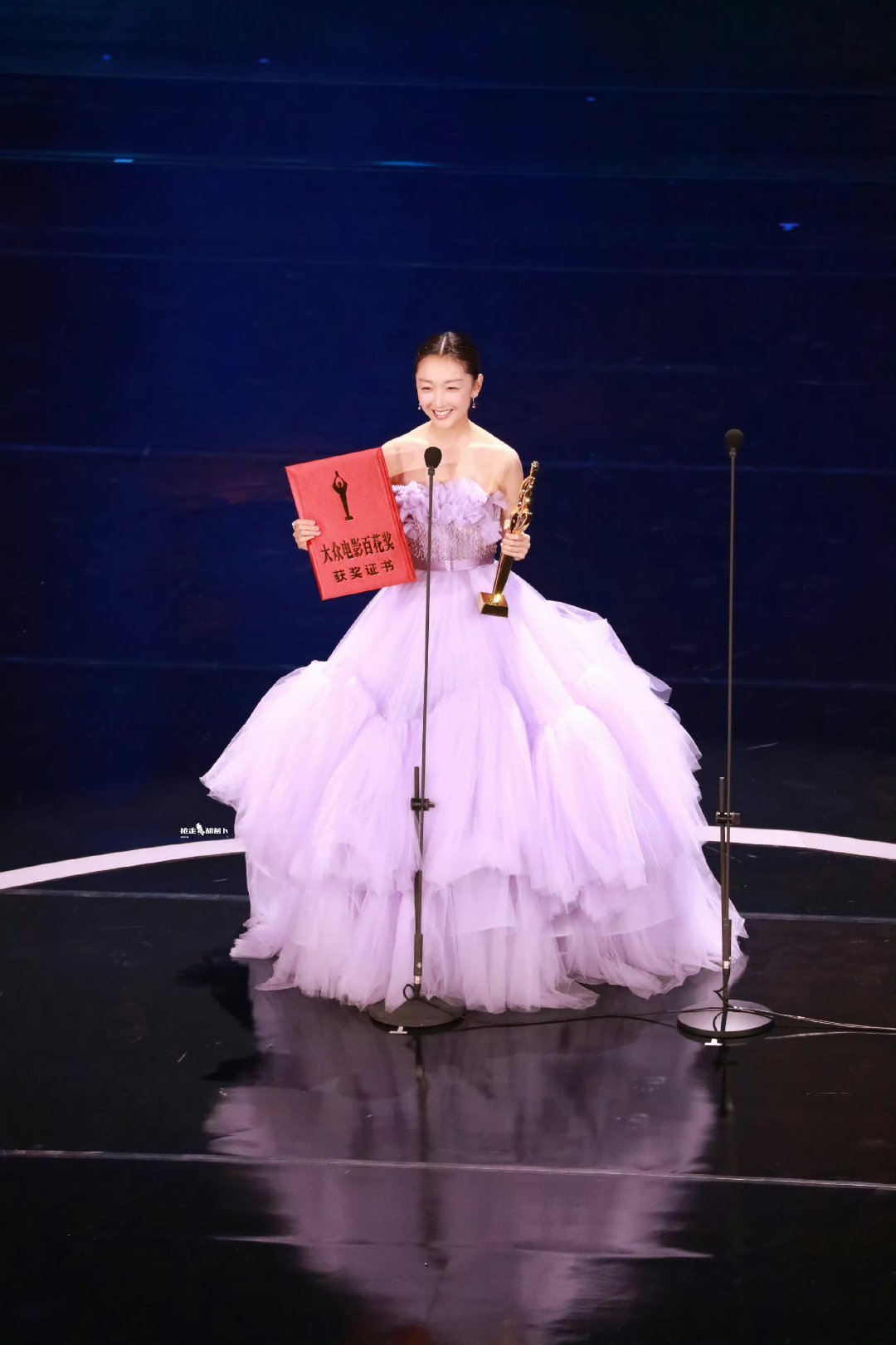 90花奖项一览，周冬雨迪丽热巴稳居双TOP2，杨紫凭白玉兰突围，大家觉得谁才是真