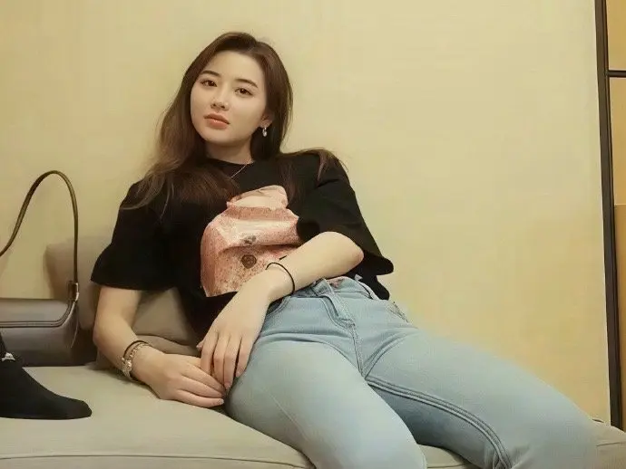美女。
