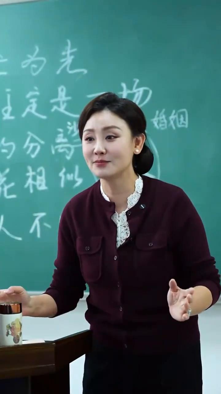 为什么沙漠没有水，却偏偏这个沙和这个漠都是三点水旁？我来给你们讲一下，你们就明白