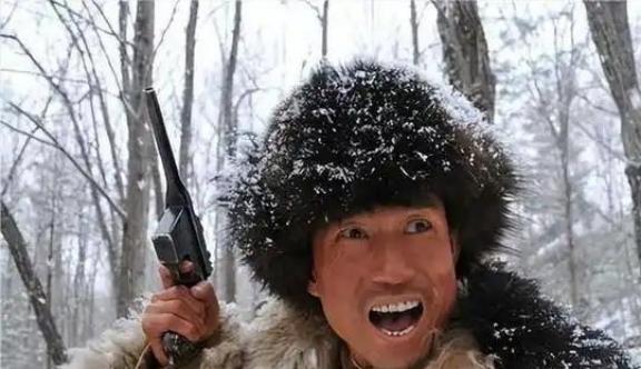 1942年，赵尚志牺牲后，一汉奸在验尸时，用脚踢了踢他的脑袋。谁料，旁边叛变的战