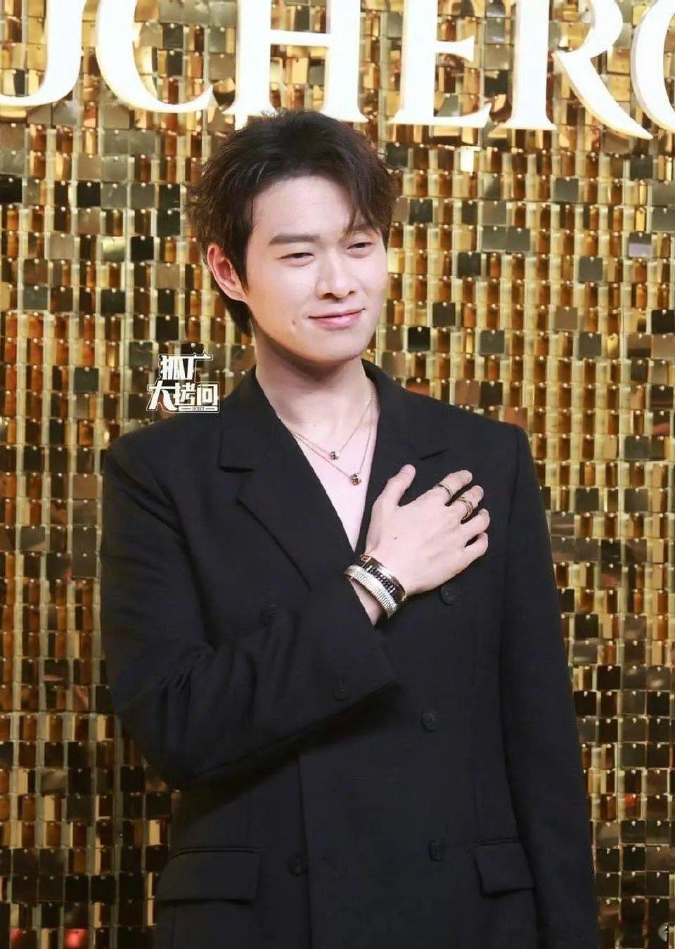 就魏大勋这个颜值，粉丝到底是怎么舔下去的，这也太稠了吧[苦涩] ​​​