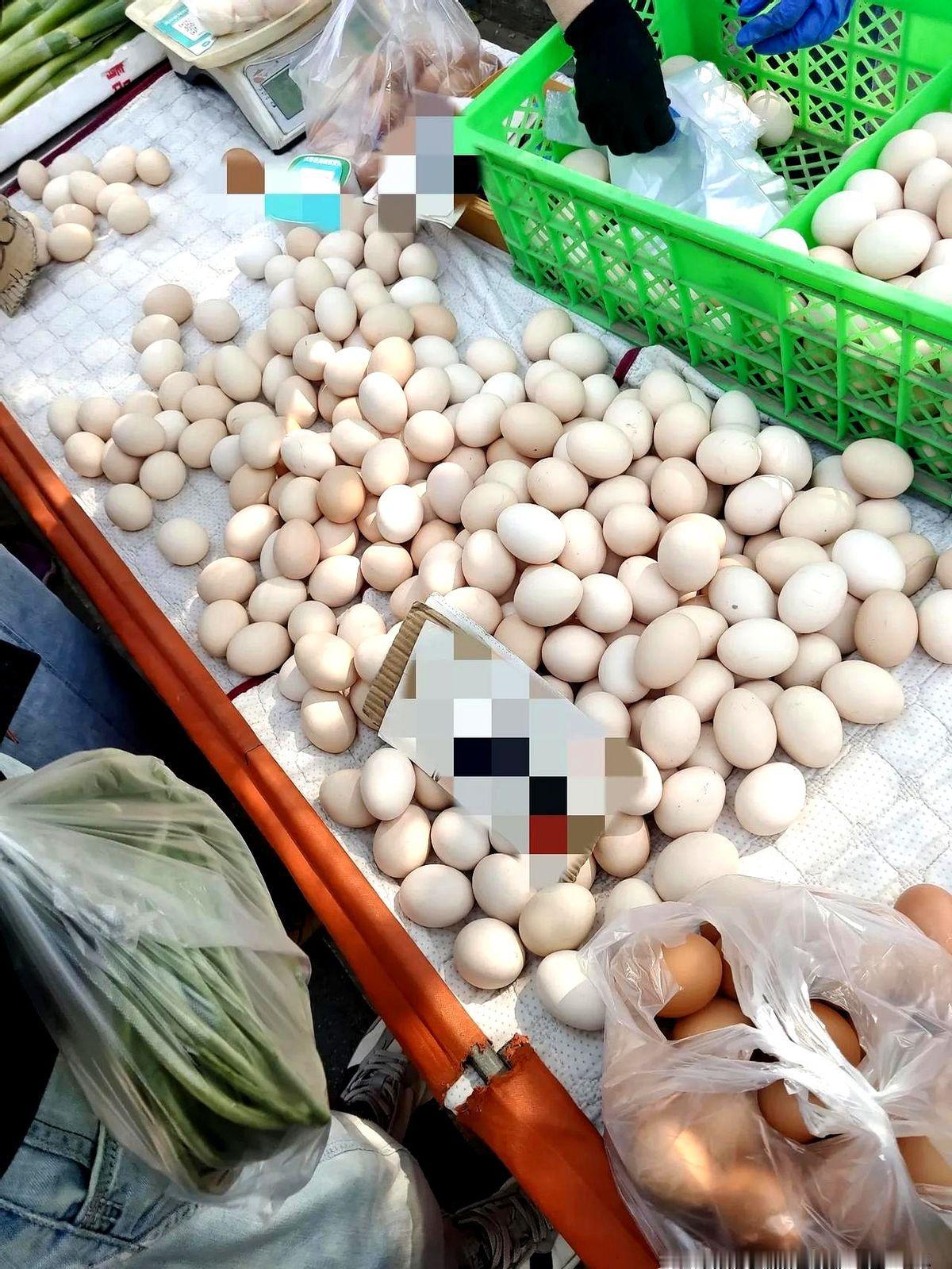 神奇的鸡蛋价格！

最近鸡蛋价格是怎么了？

我原以为只有我们这地方鸡蛋价格便宜
