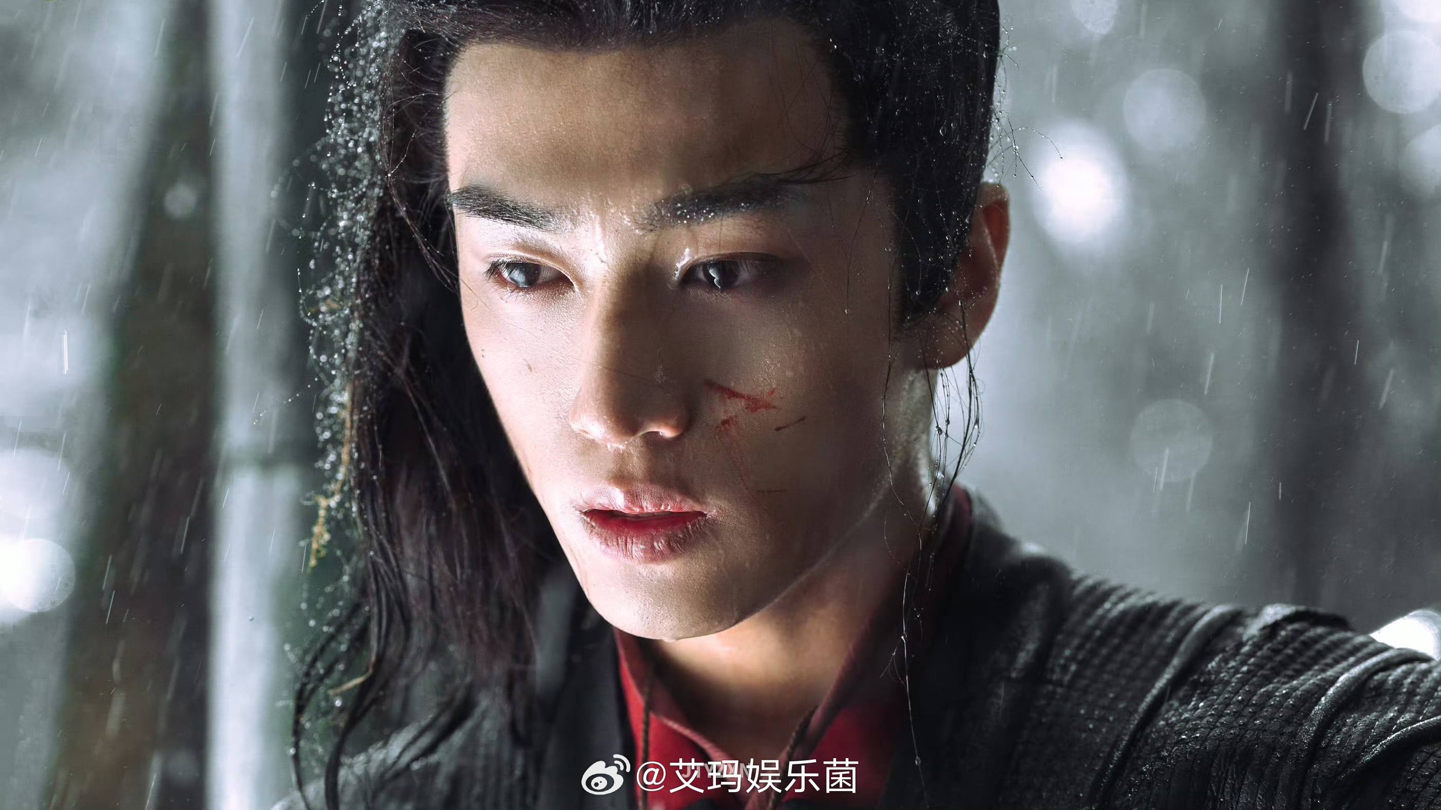 张康乐少年骑马闯进镜头那下 看19岁的张康乐骑马如风，心中满是激昂与骄傲。那瞬间