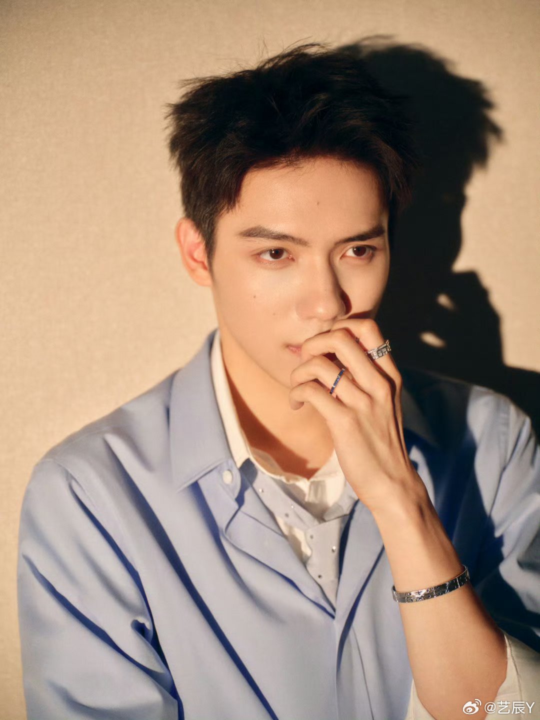 罗一舟二十有六山海任舟游 💚罗一舟0316生日快乐 晚安一舟✨盛夏的晚风吹起你