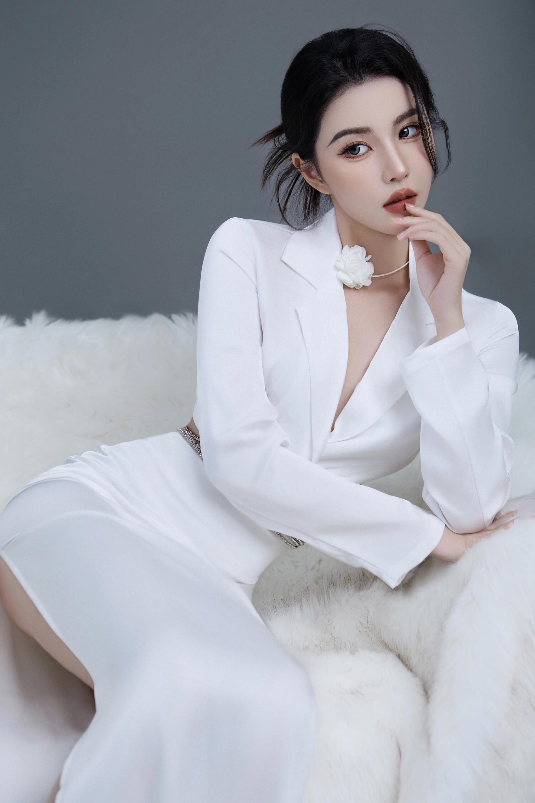 “听说蝴蝶流的眼泪是白色的”纯欲风 