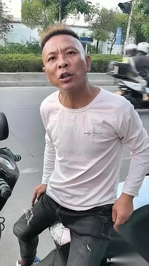 烧烤店赊账780元！

男子还钱后竟骑车追老板

背后隐情让网友怒了！广东这事儿