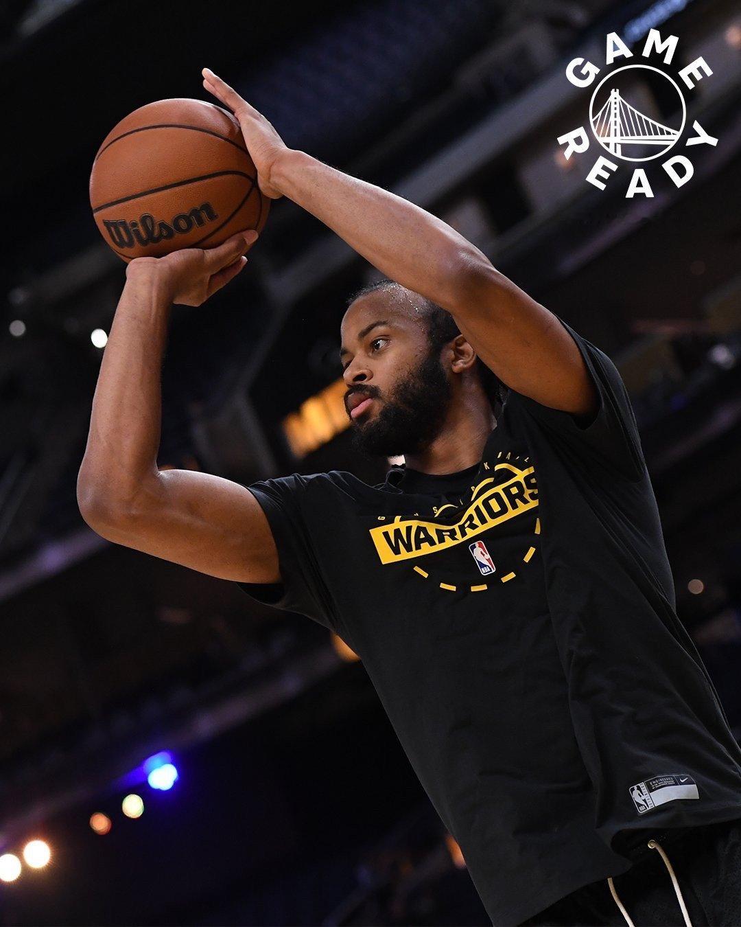 本场双方先发，都维持上场不变库明加今天生病，缺席打太阳菲尼克斯太阳