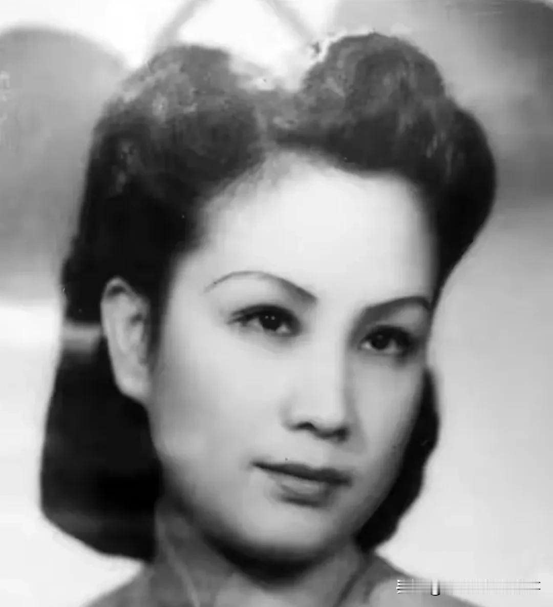 1996年，在上海那座典雅的玫瑰别墅里，一位八旬老人悄然离世，她的生命画上了句点