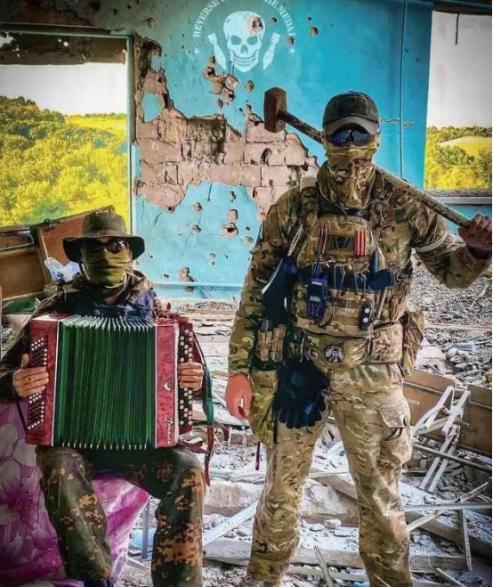 为什么俄罗斯放着几十万的正规军不用，却大量使用雇佣兵？其实俄罗斯不是放着几十万正