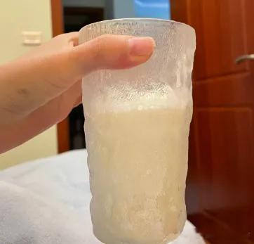 #中医话养生[超话]#奶粉和牛奶选哪个好？牛奶和奶粉，从补钙效果来看，差异微乎其