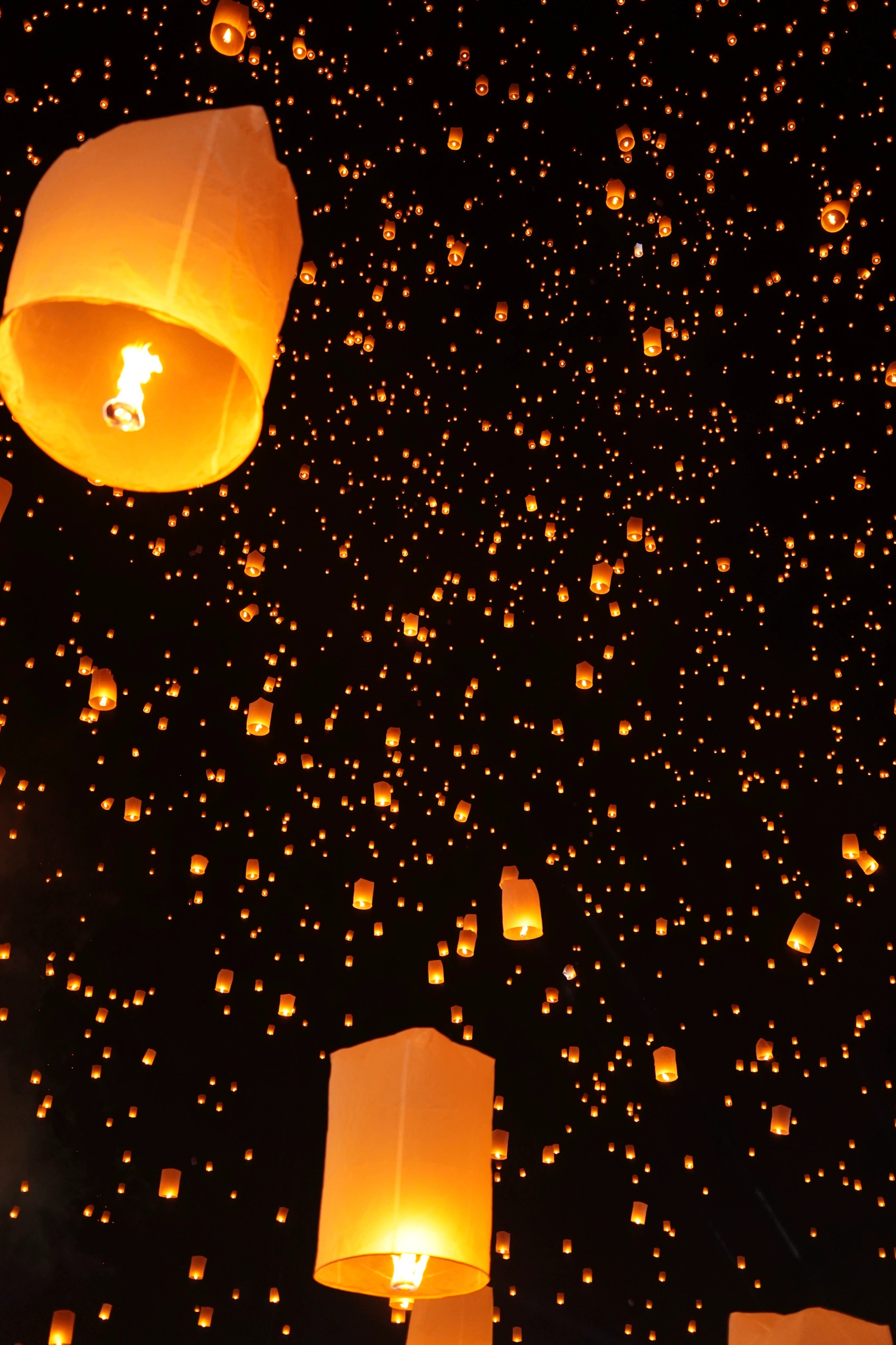 今天元宵节7秒内转赞许愿孔明灯！2026年你和家人一定顺顺利利暴富发财，好运连连