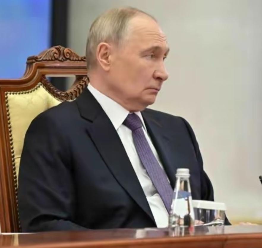 哈萨克斯坦一点面子也没给俄罗斯，普大帝脸都黑了！托卡耶夫在俄罗斯圣彼得堡出席欧亚