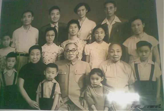 计划生育影响有多大？”当年提出计划生育的马寅初，自己娶2个老婆、生8个孩子，更令