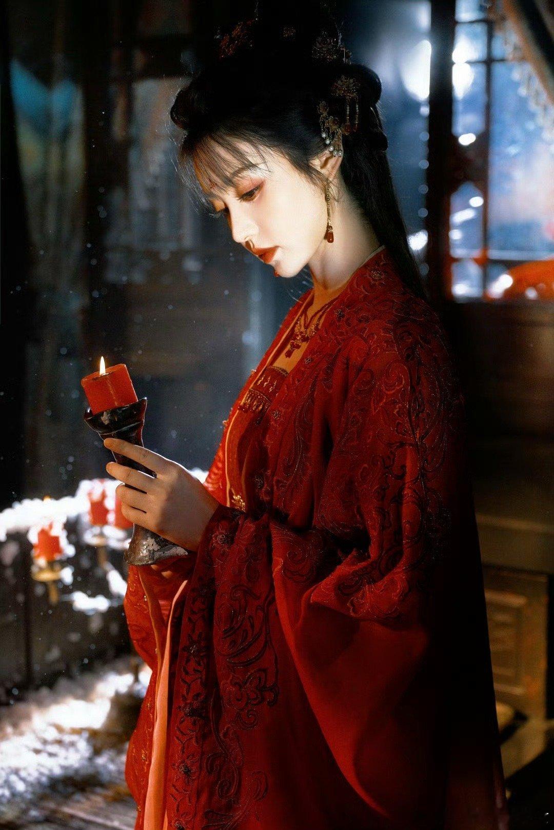 田曦薇嫁金钗开机网传电视剧《嫁金钗》12月中旬开机，期待田曦薇大女主[doge]