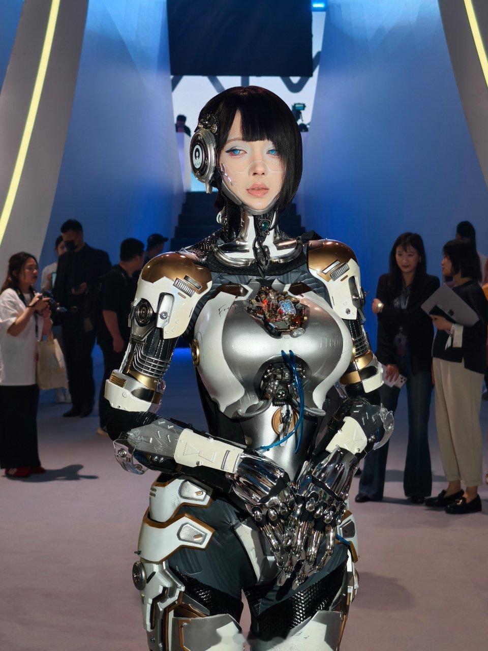 I'm AIVA，“AI陪伴，一路向前”Artificial Intellige