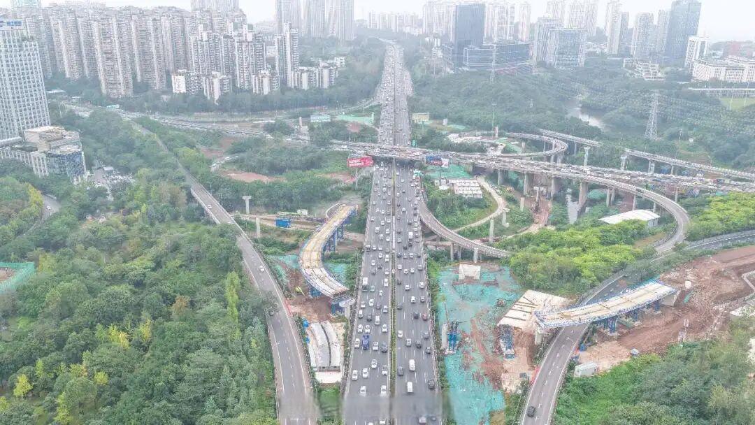 【北环立交改造，2027年6月前完工！】11月13日，江小妹从北环立交改造项目施