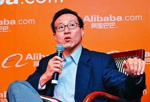 阿里董事会主席蔡崇信表示，经过一段时间的压力，阿里已重返中国顶级电商企业轨道。随