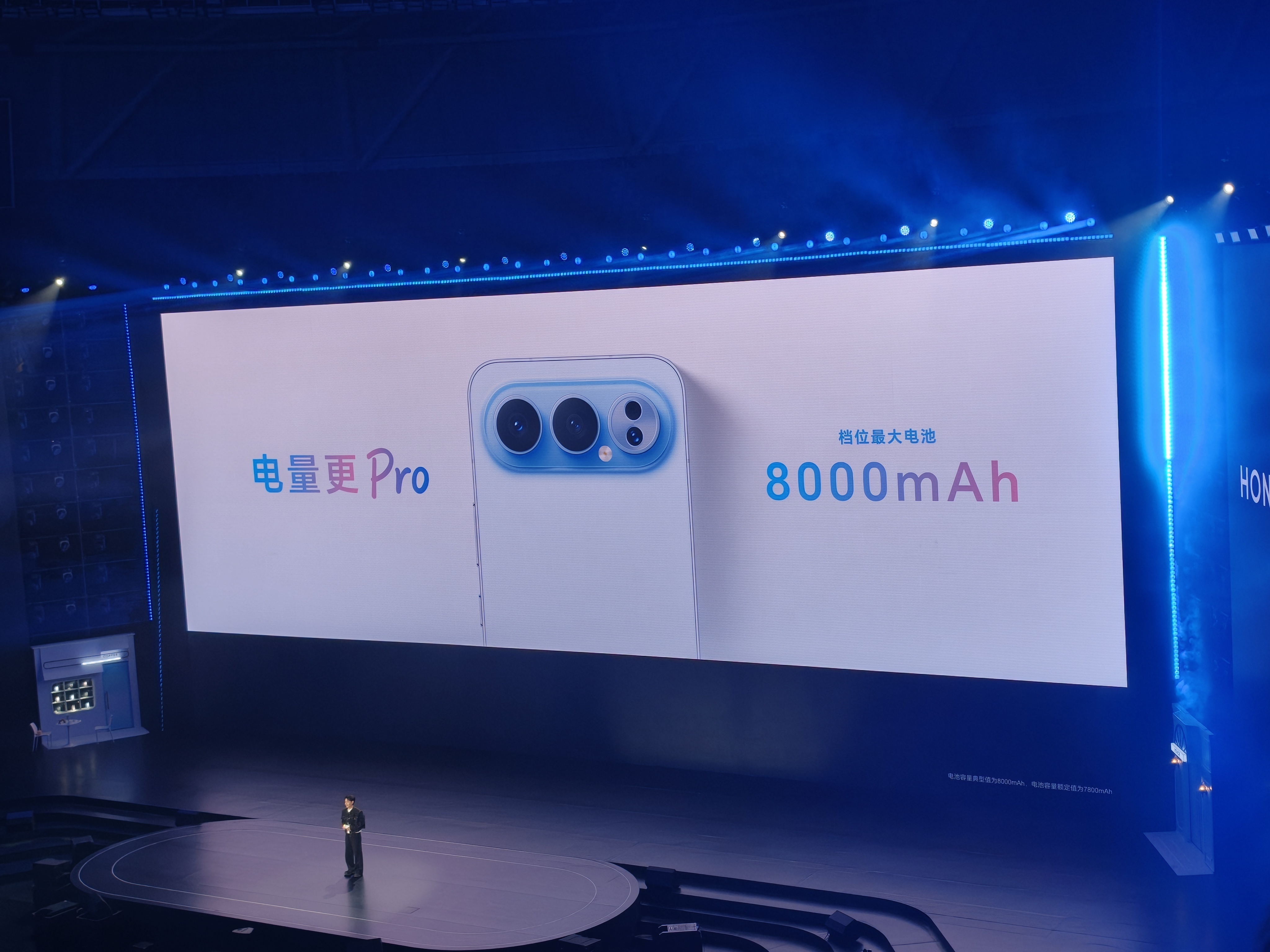 荣耀500系列明显是针对年轻人的用机需求和用机痛点专门优化提升的，大电池，纤薄机