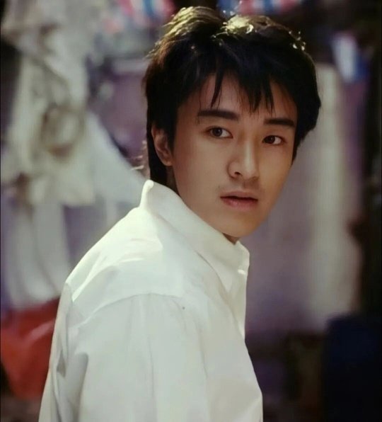 1992年的周星驰有多厉害回看1992才懂星爷当年有多封神。《家有喜事》《鹿鼎记