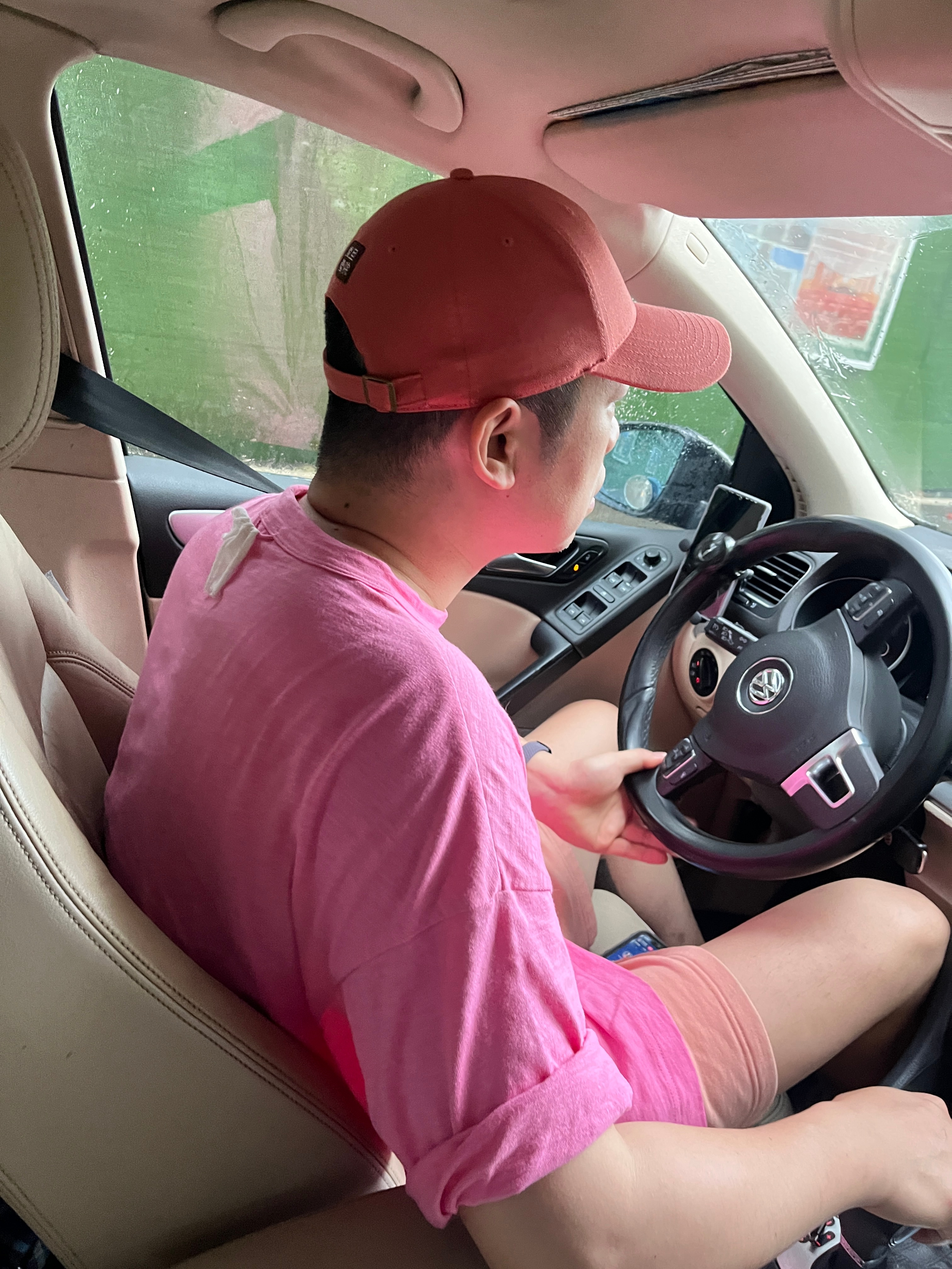 比起我，室友真的是“一见你就有好心情”色系。😊 