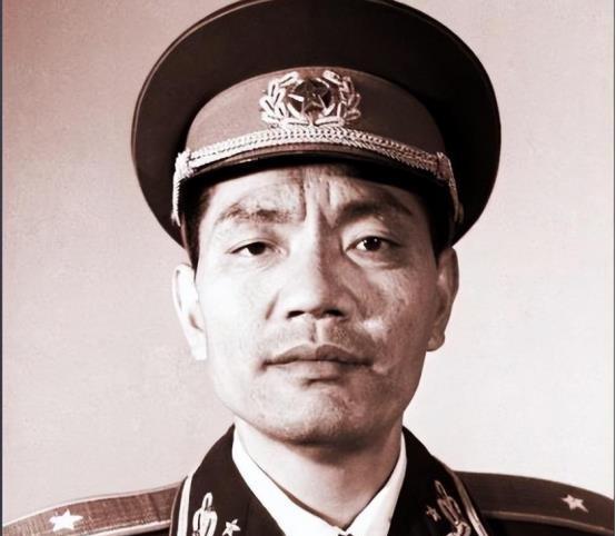 邓小平批10个银元，给尤太忠回家探母，多年之后，尤太忠送给邓小平5条中华，感谢他