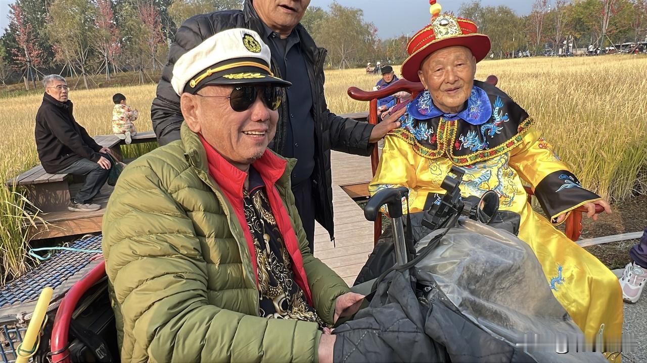 15部评分最高的高分国产谍战剧推荐排名
《风筝》柳云龙、罗海琼
《潜伏》孙红雷、