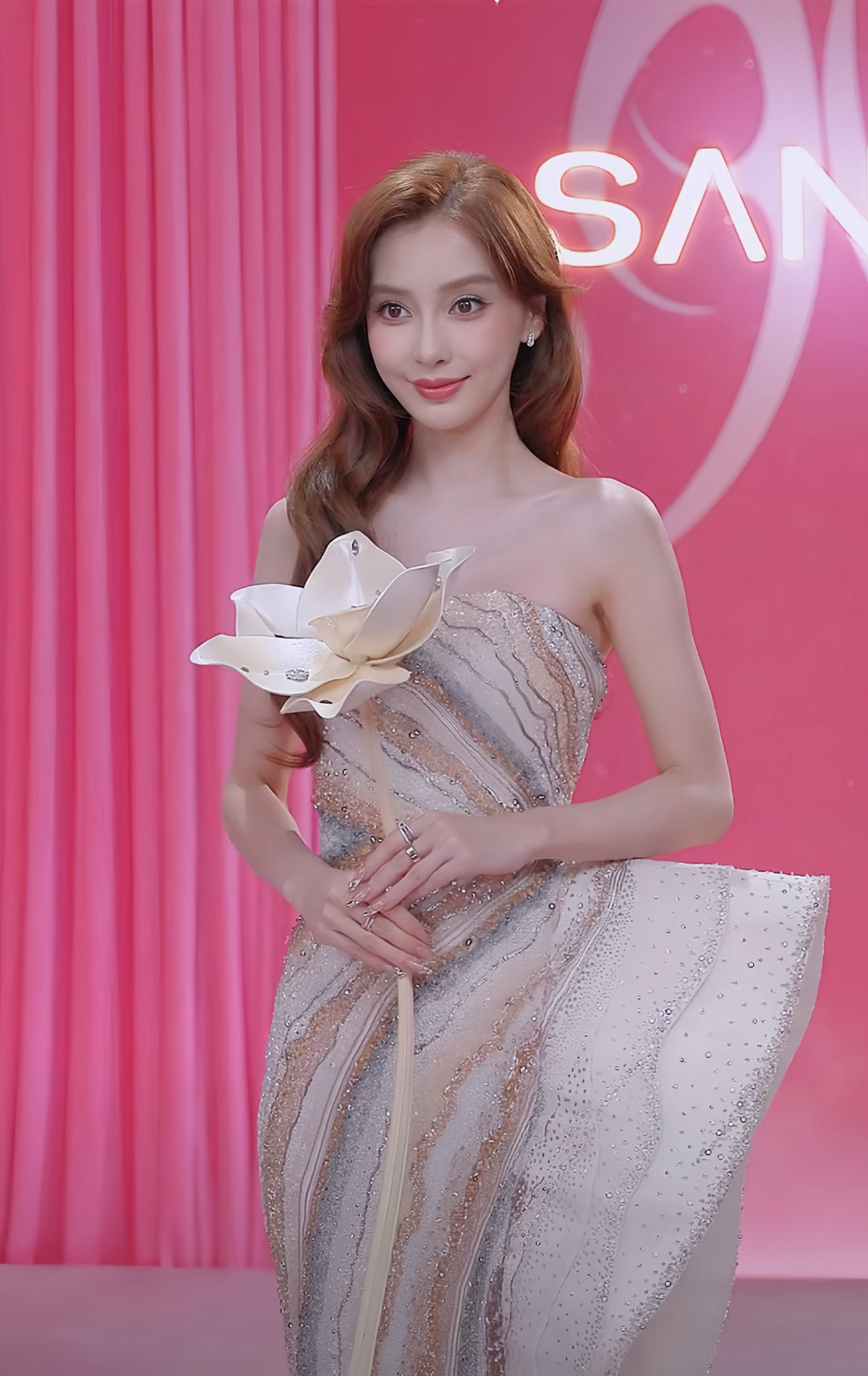 Angelababy in 𝑹𝒂𝒉𝒖𝒍 𝑴𝒊𝒔𝒉𝒓𝒂bab